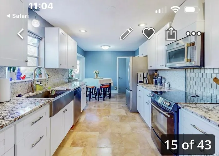 Holiday home Centrally Located Hot Tub, 5 Bedrooms Tulsa
