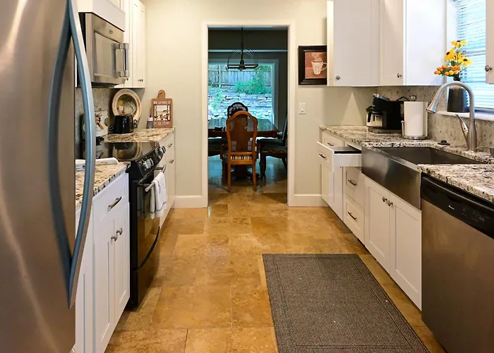Centrally Located Hot Tub, 5 Bedrooms