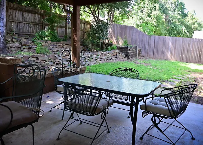 Centrally Located Hot Tub, 5 Bedrooms Holiday home