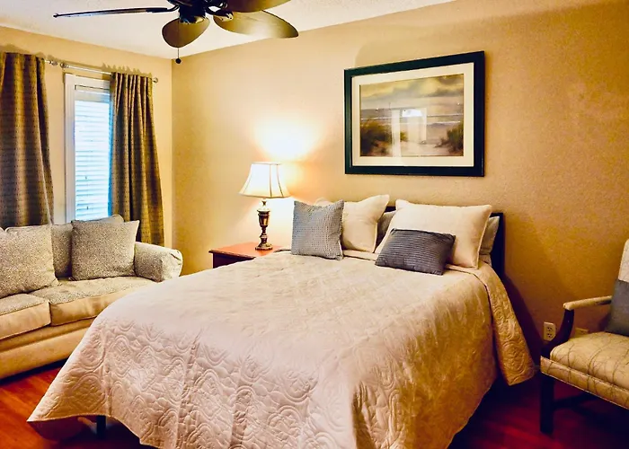 Holiday home Centrally Located Hot Tub, 5 Bedrooms Tulsa